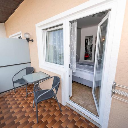 Gaestehaus Genf Velden am Worthersee Ruang foto