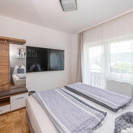 Gaestehaus Genf Velden am Worthersee Ruang foto