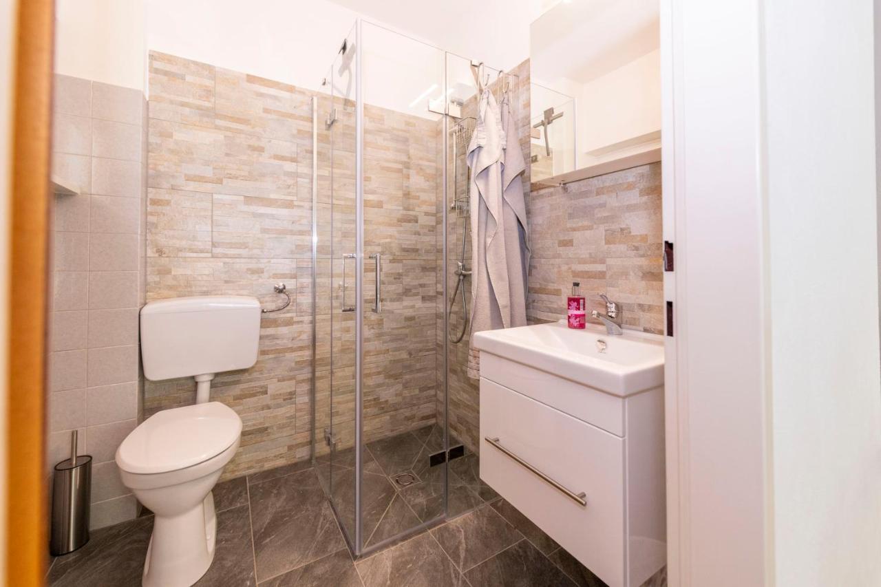 Gaestehaus Genf Velden am Worthersee Bagian luar foto