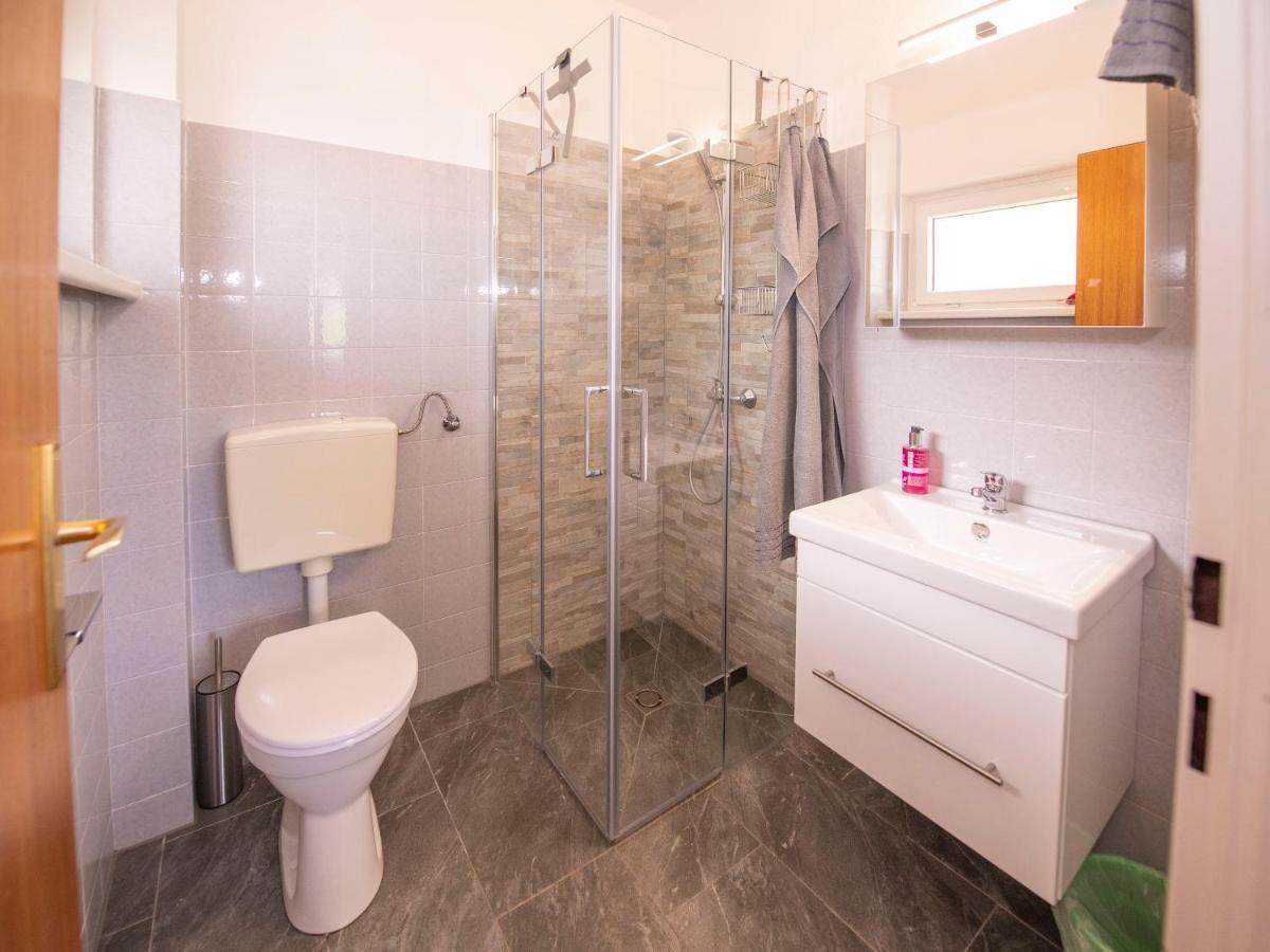 Gaestehaus Genf Velden am Worthersee Bagian luar foto