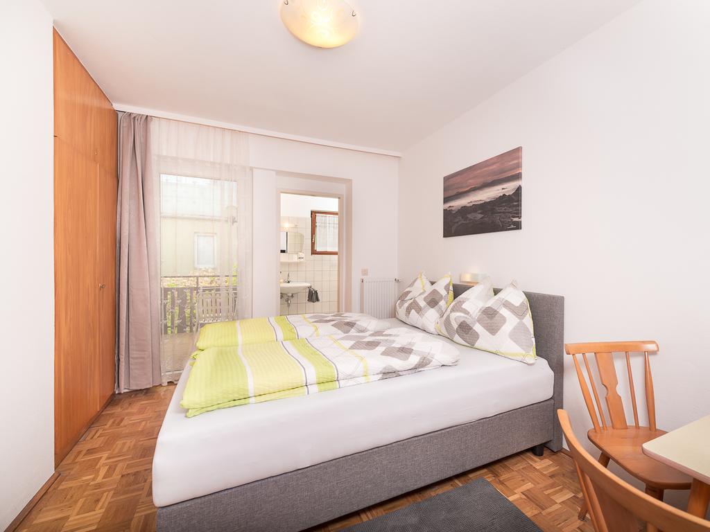 Gaestehaus Genf Velden am Worthersee Ruang foto