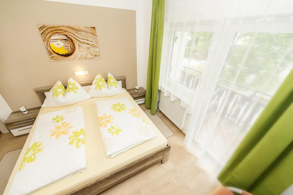 Gaestehaus Genf Velden am Worthersee Ruang foto